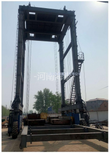 美國(guó)-液壓集裝箱跨運(yùn)車-SC41t-6.3m